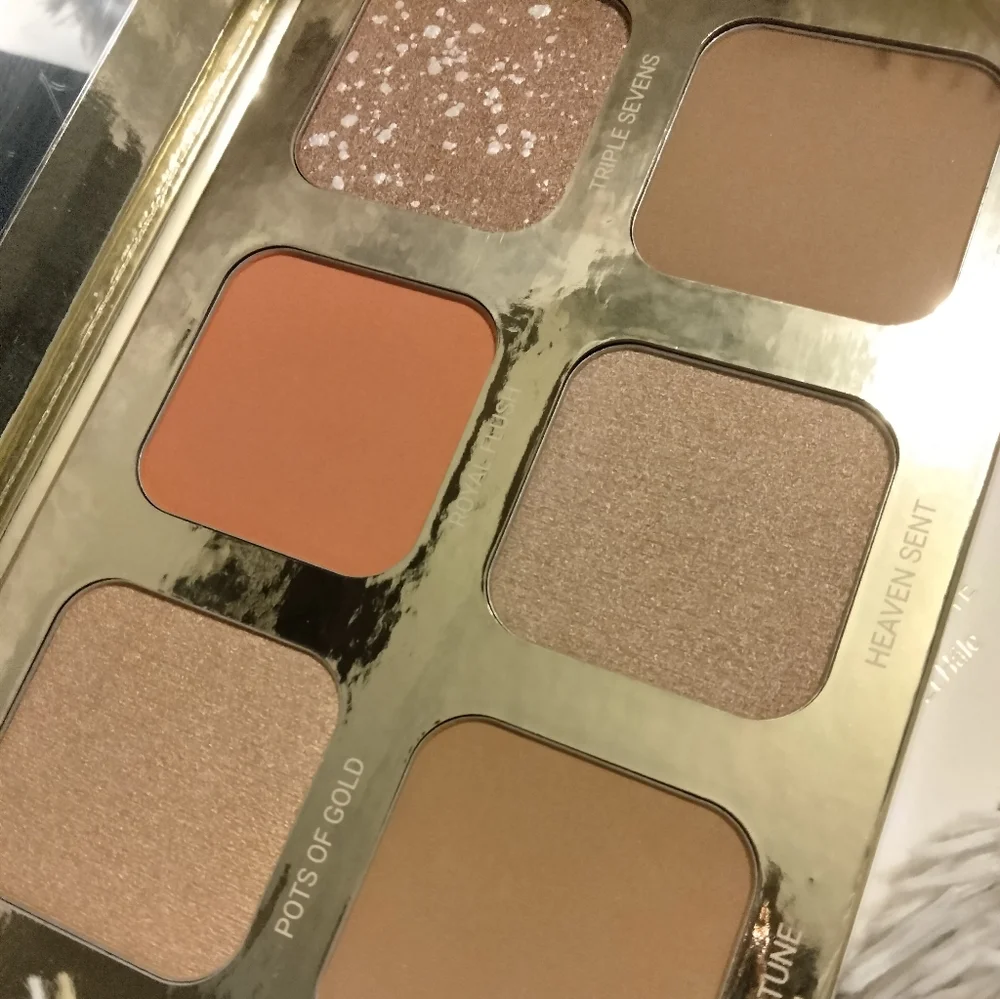 🆕 True + Luscious Lucky Glow Bronze and Highlight Palette